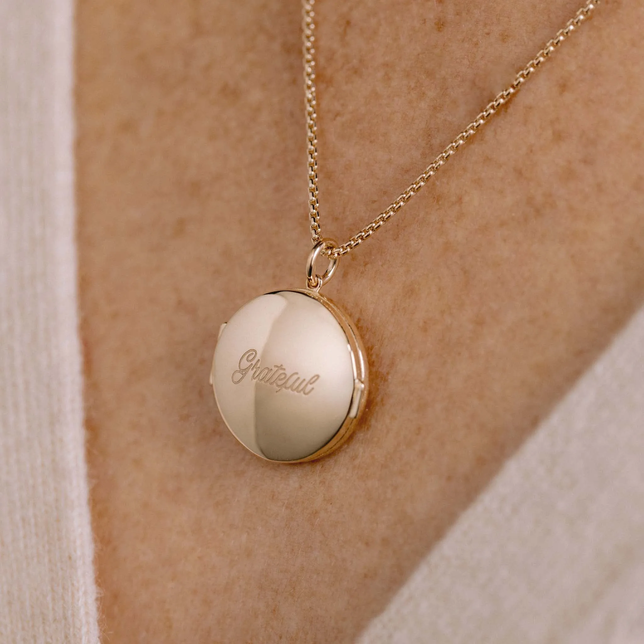 14k Grateful Round Locket Box Chain Necklace