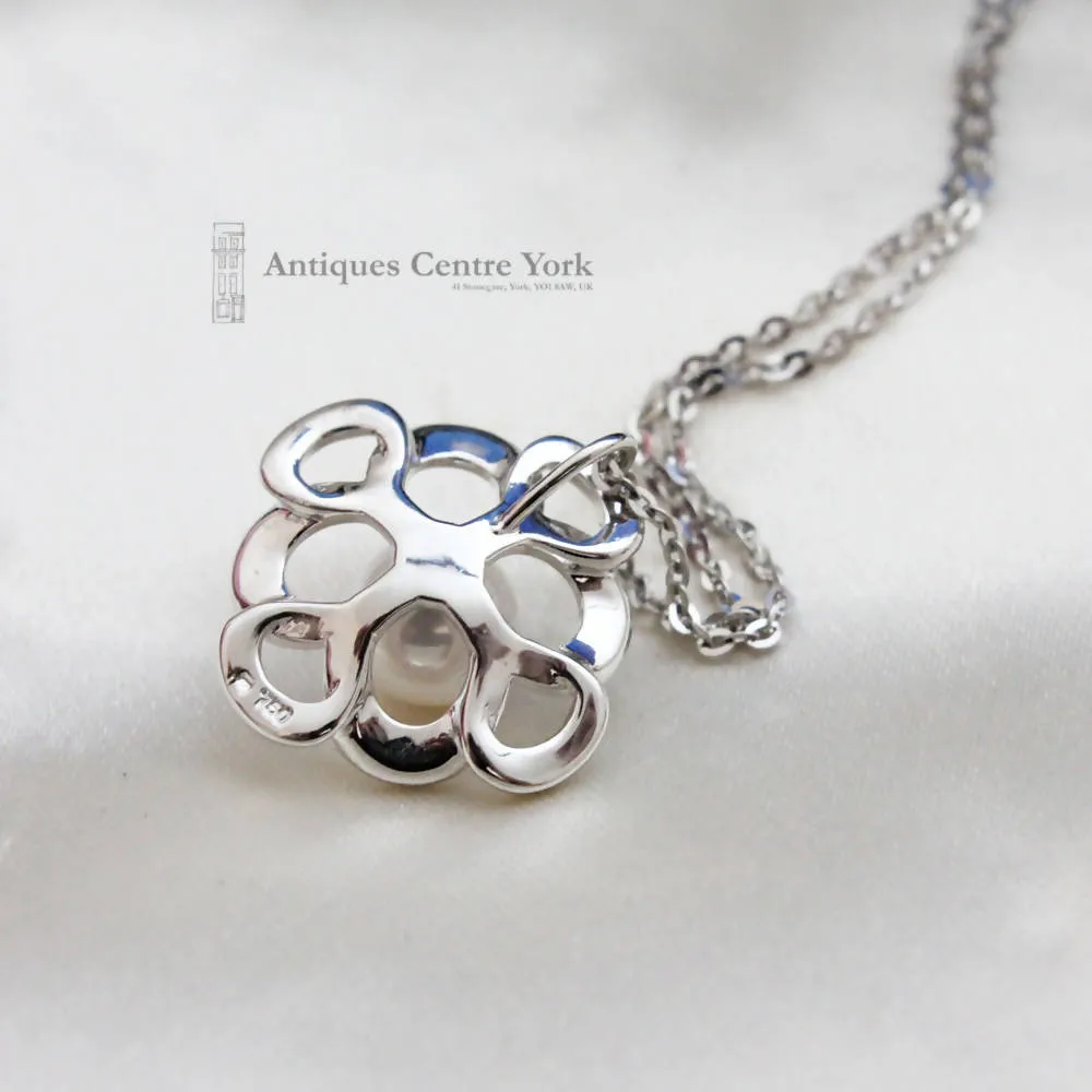 18ct White Gold Cultured Pearl Pendant