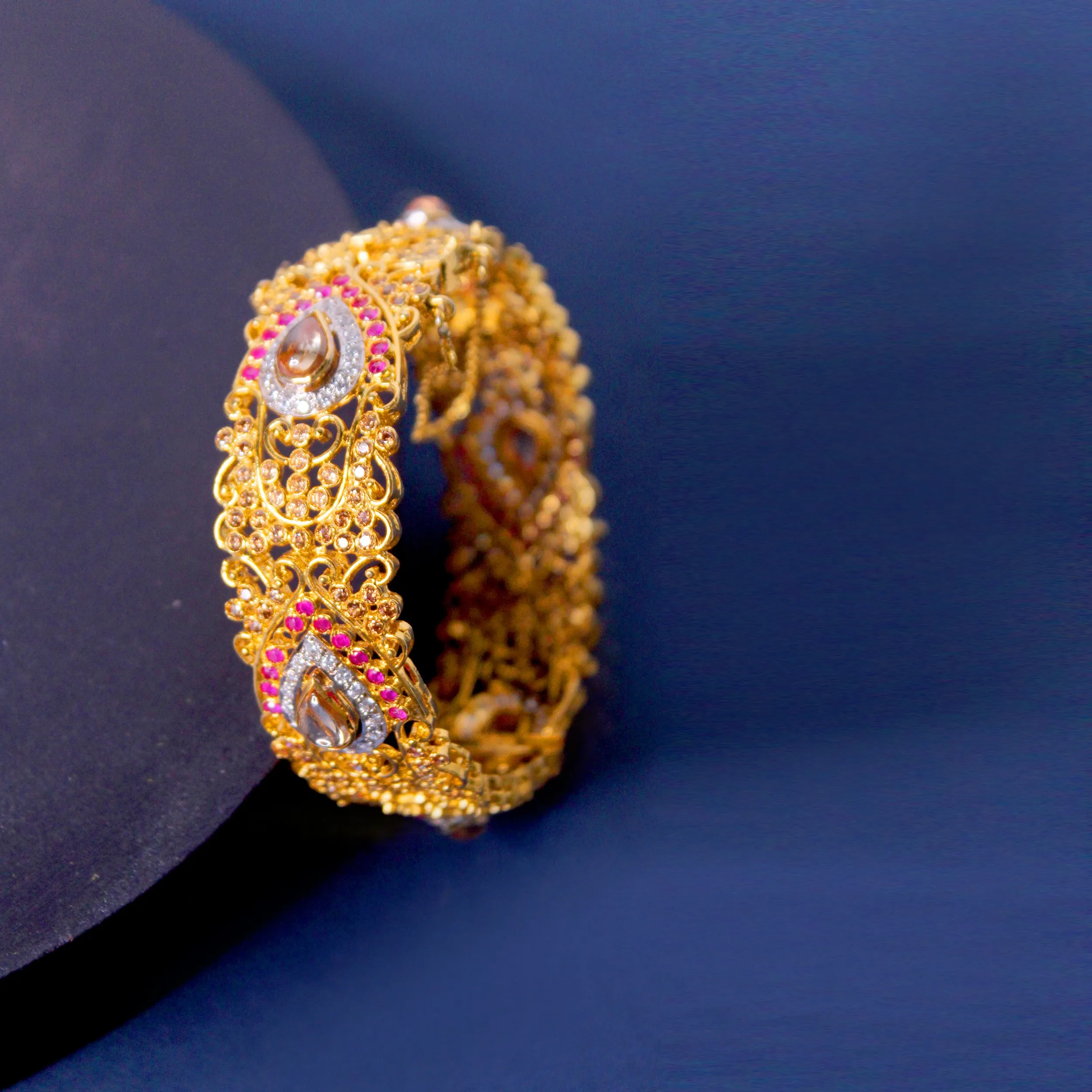 Bangle in Chetum and Cubic Zircons