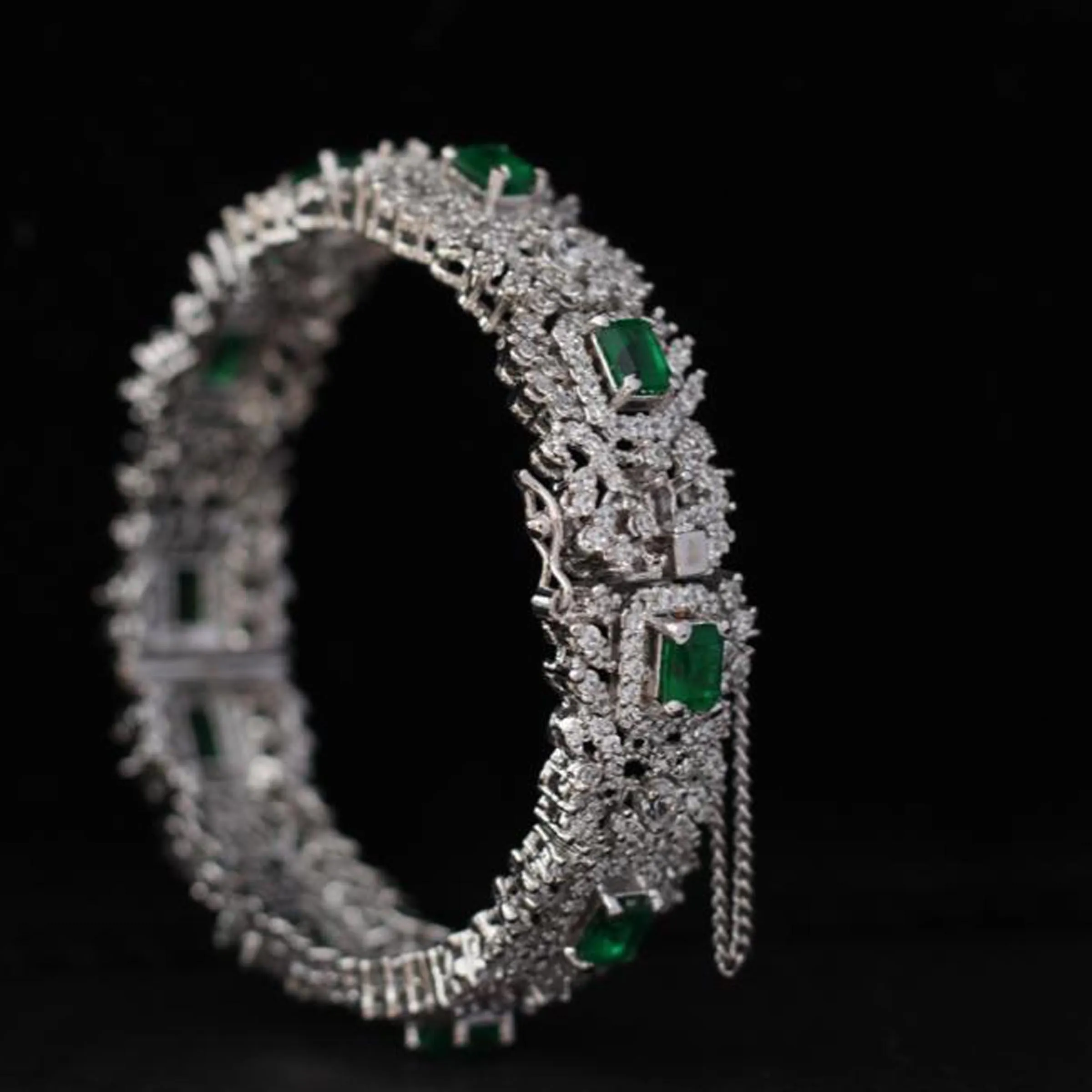 Bangle in Green Onyx and Zircons