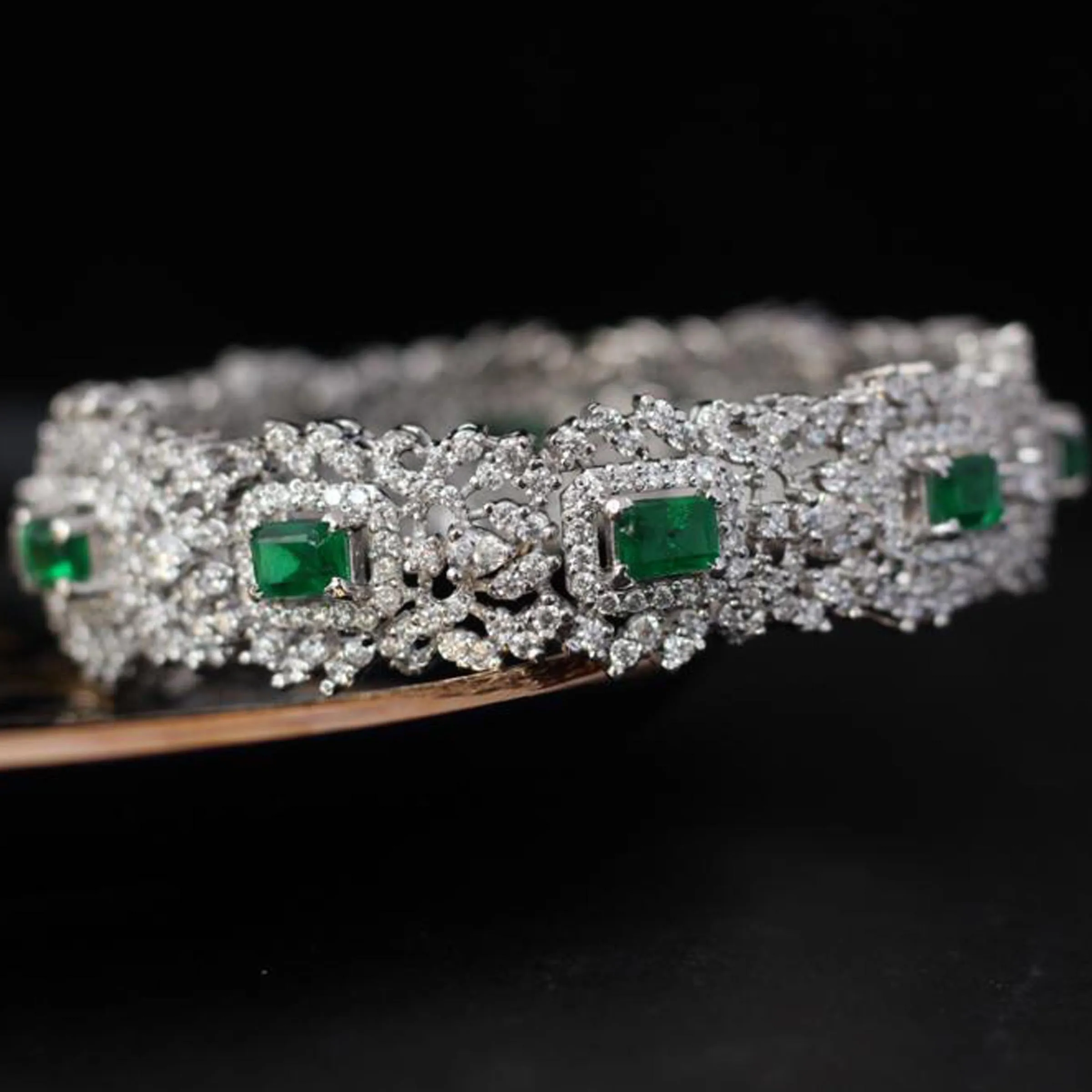 Bangle in Green Onyx and Zircons