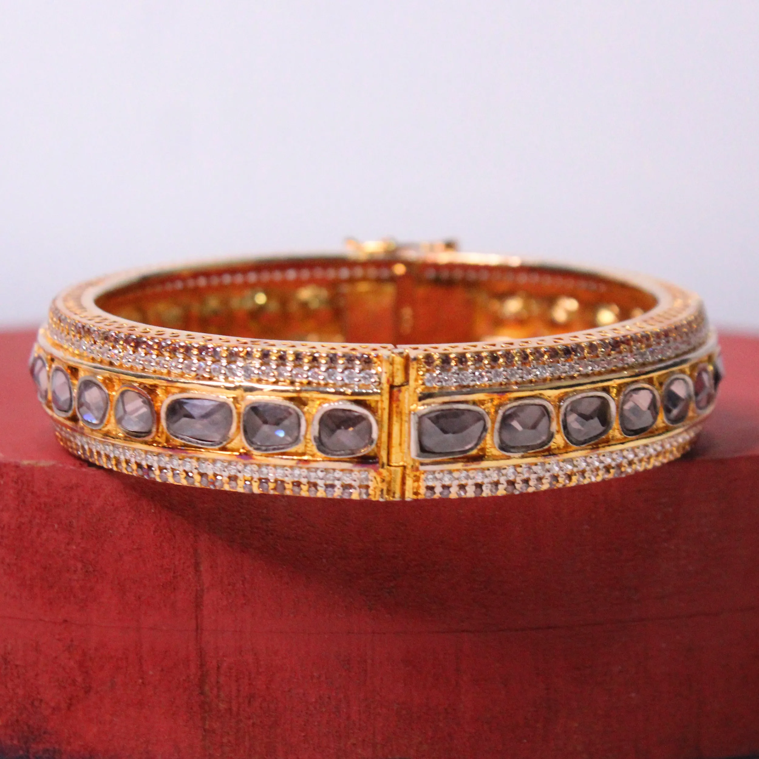 Bangle in Polkies Coffee Zircons