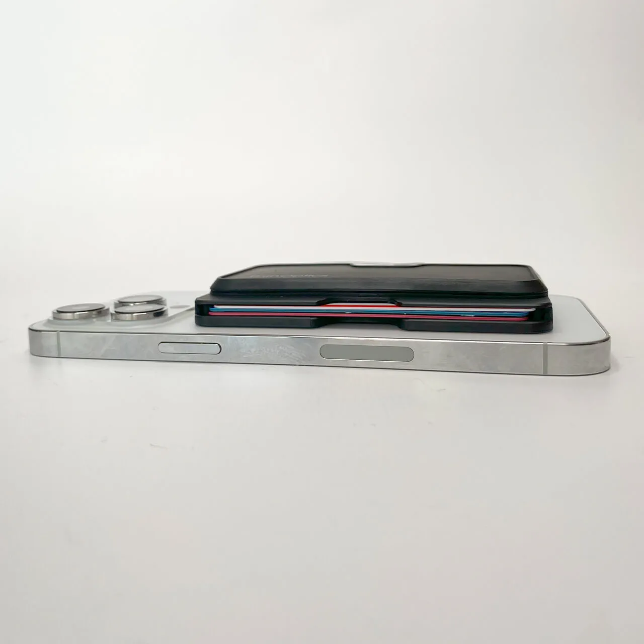 Universal Black MagSafe-Compatible Pod Wallet Case