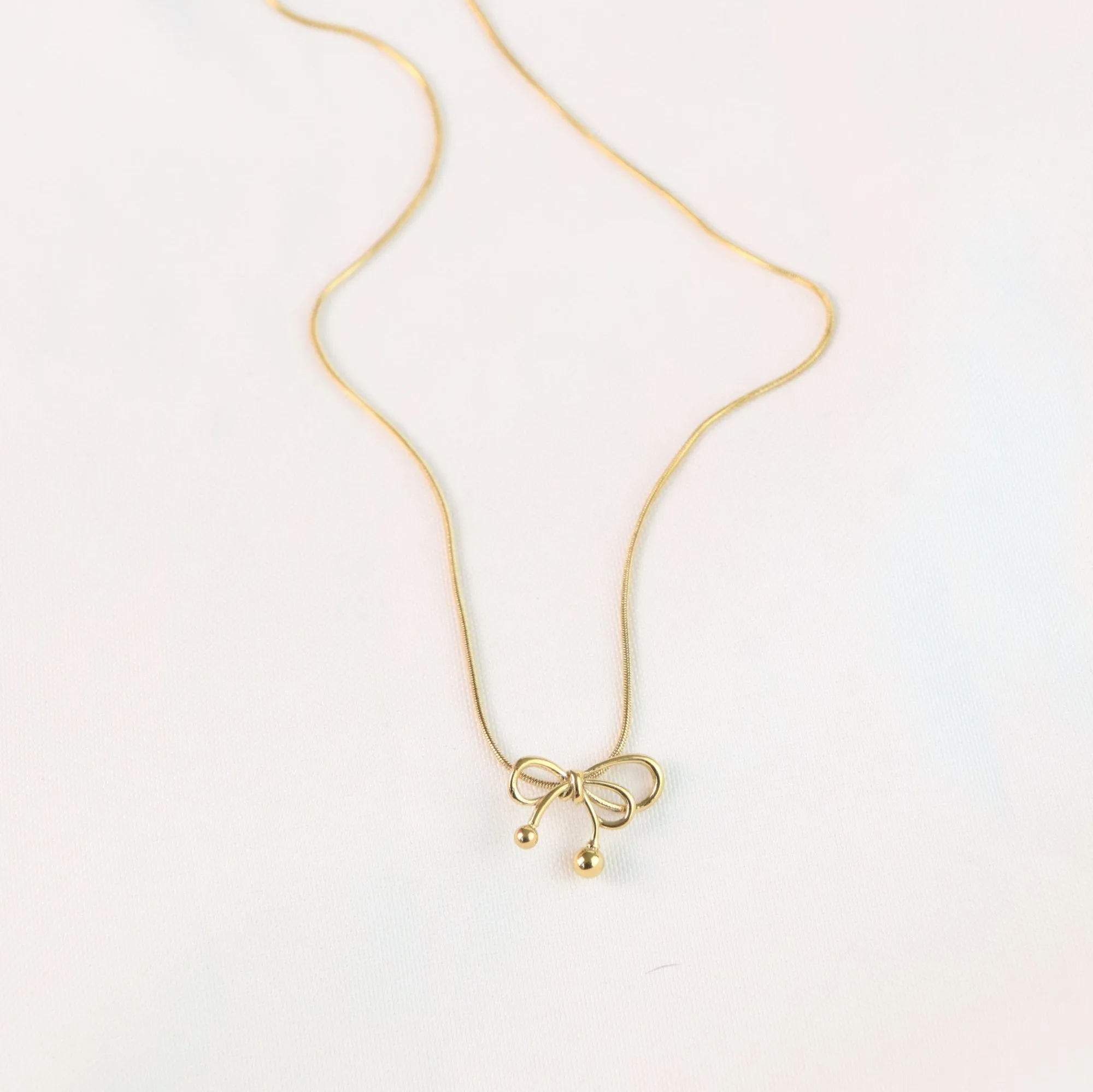 Nina - Gold Bow Necklace