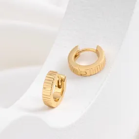 Ribbed Bar Gold 8mm Baby Huggie Earrings