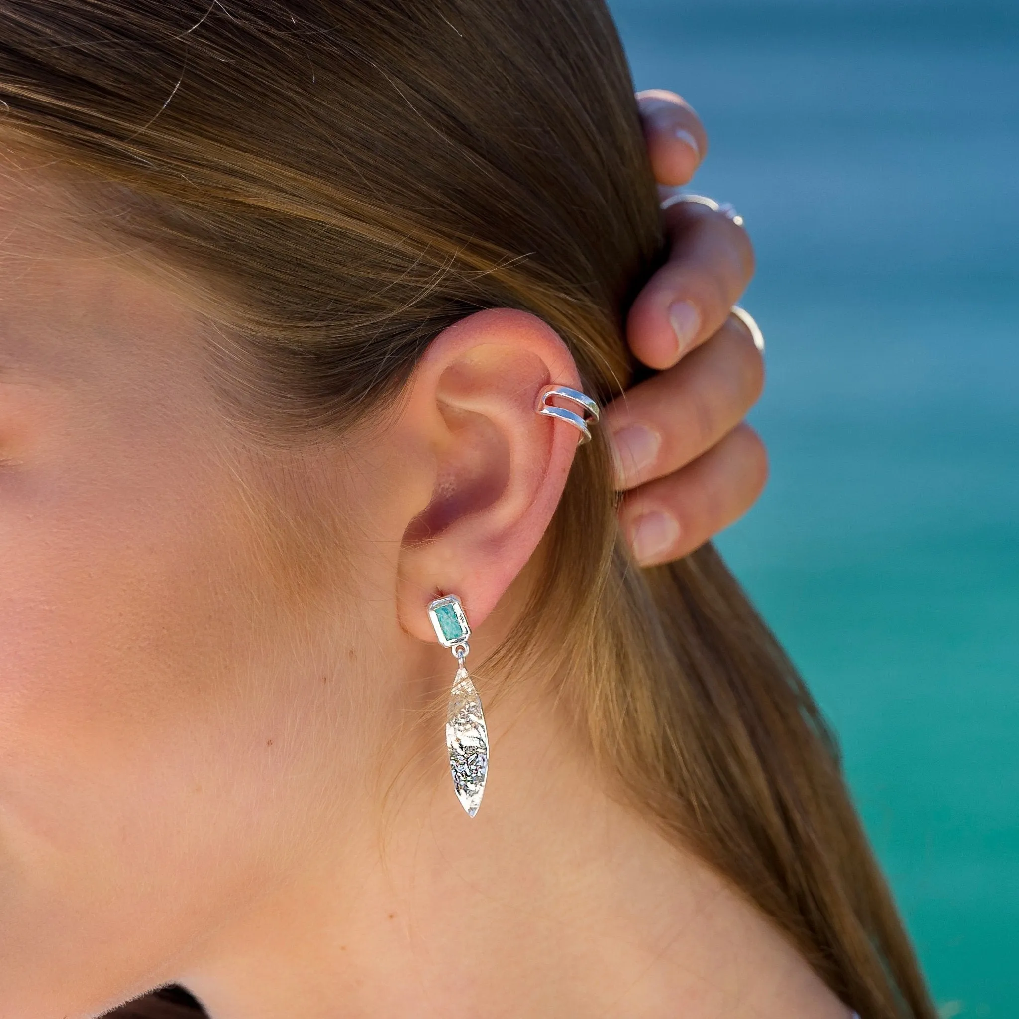 Twist ear cuff