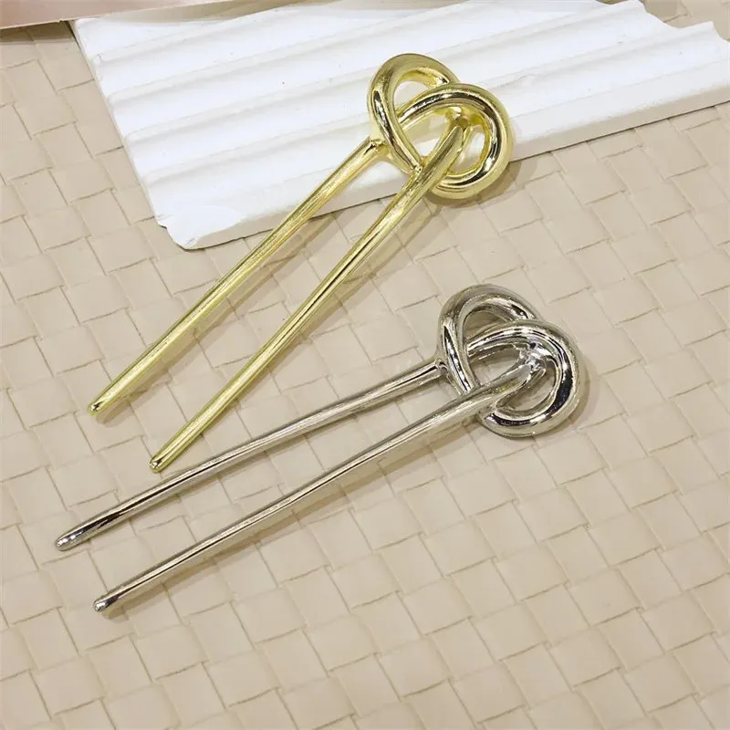 Twisted Metal Knot Geometric Hairpin
