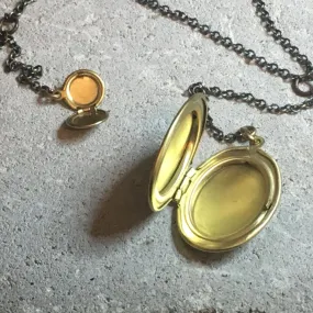 Vintage Medium Locket Lariat Style Necklace